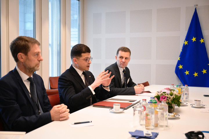 home vengu bruksel 040325