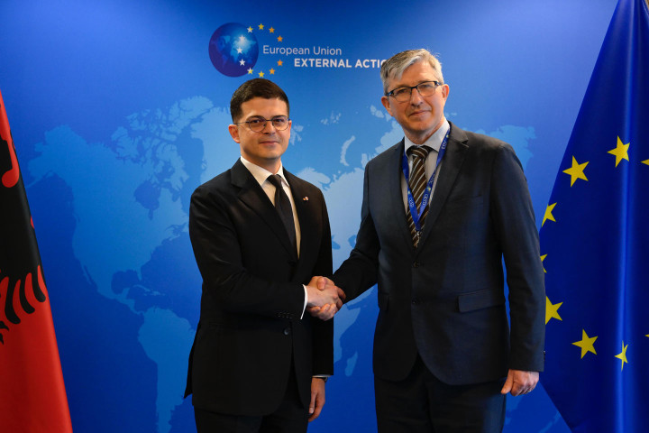 home vengu bruksel 040325