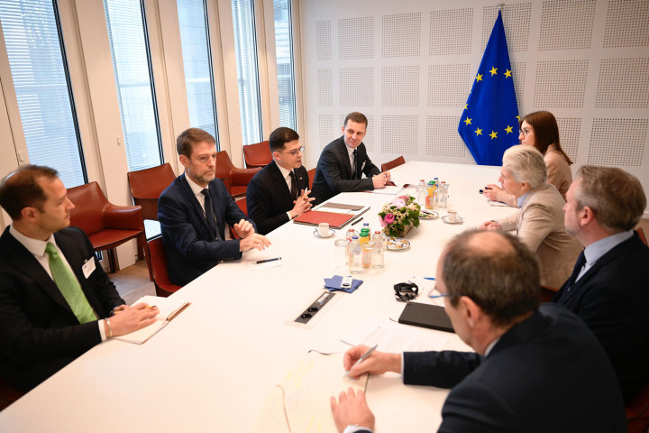 home vengu bruksel 040325